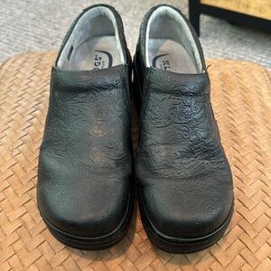 🌷Klogs Size 9M Tooled Leather Shoes